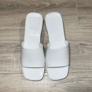 White jelly‎ sandals